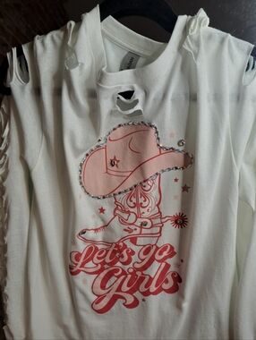 Rinrstoned Cowgirl Distressed T